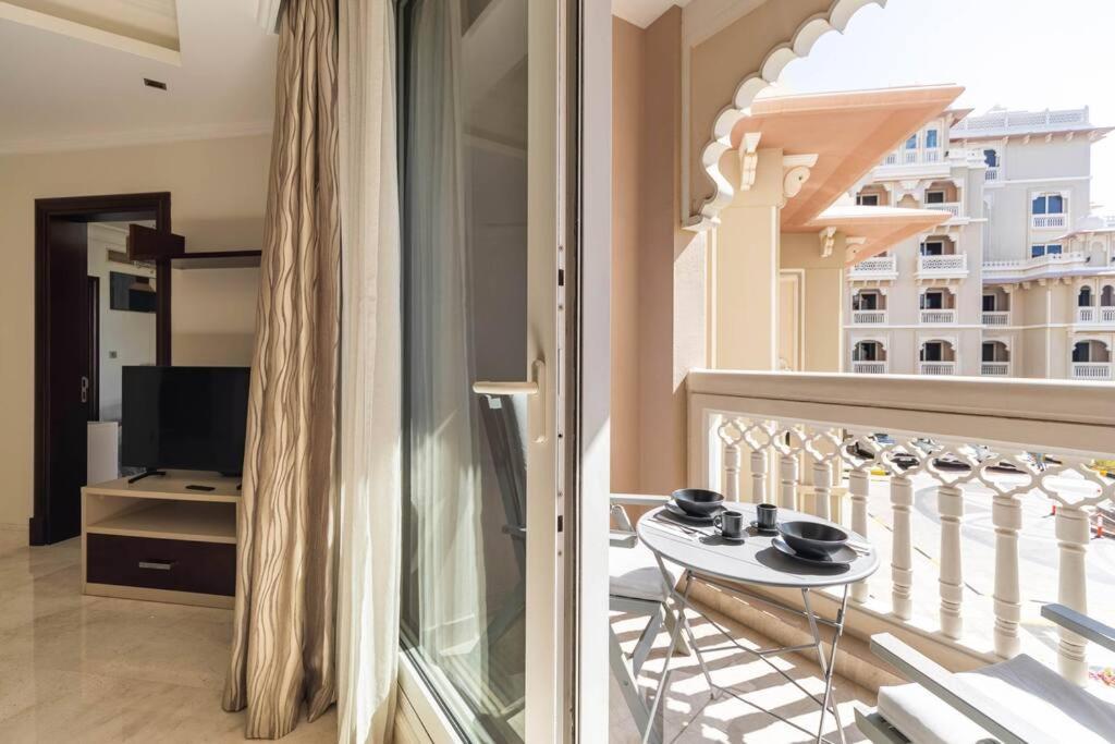 Luxury 1 Bedroom With A Private Beach Taj Granduer Residence At Palm Дубай Экстерьер фото