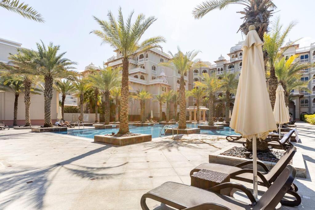 Luxury 1 Bedroom With A Private Beach Taj Granduer Residence At Palm Дубай Экстерьер фото