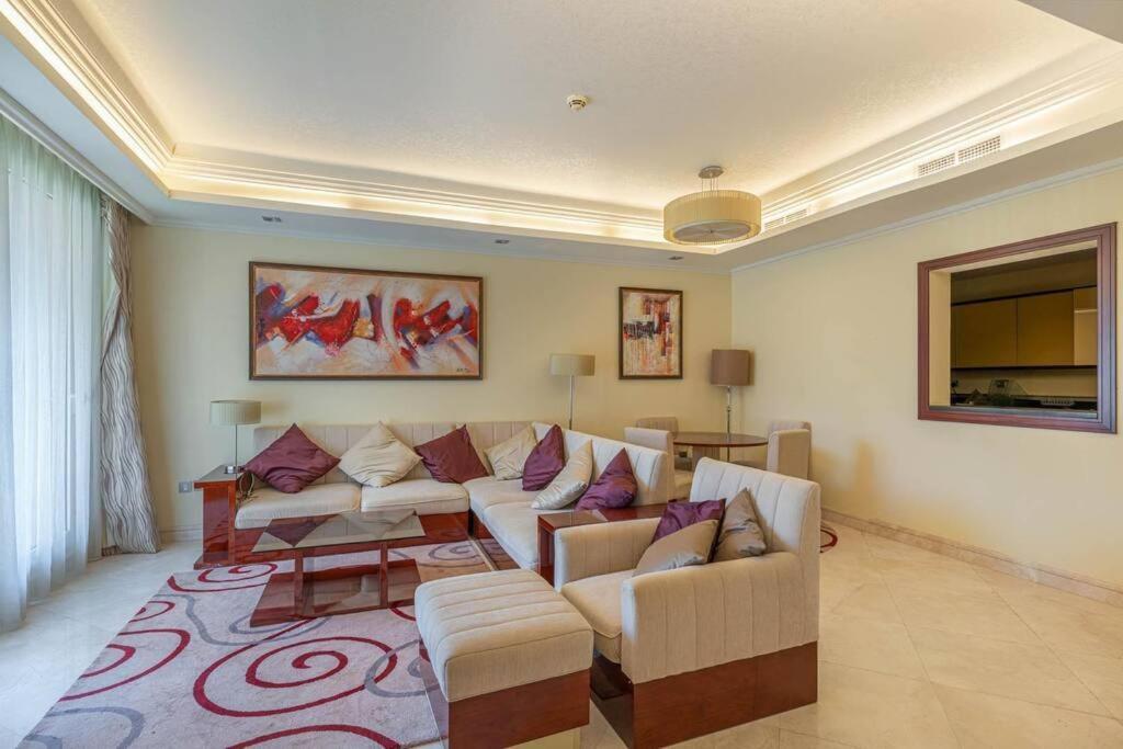 Luxury 1 Bedroom With A Private Beach Taj Granduer Residence At Palm Дубай Экстерьер фото