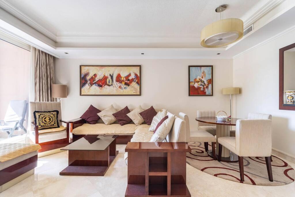 Luxury 1 Bedroom With A Private Beach Taj Granduer Residence At Palm Дубай Экстерьер фото