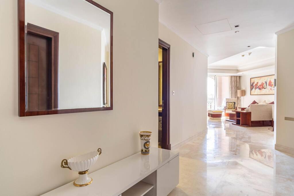 Luxury 1 Bedroom With A Private Beach Taj Granduer Residence At Palm Дубай Экстерьер фото