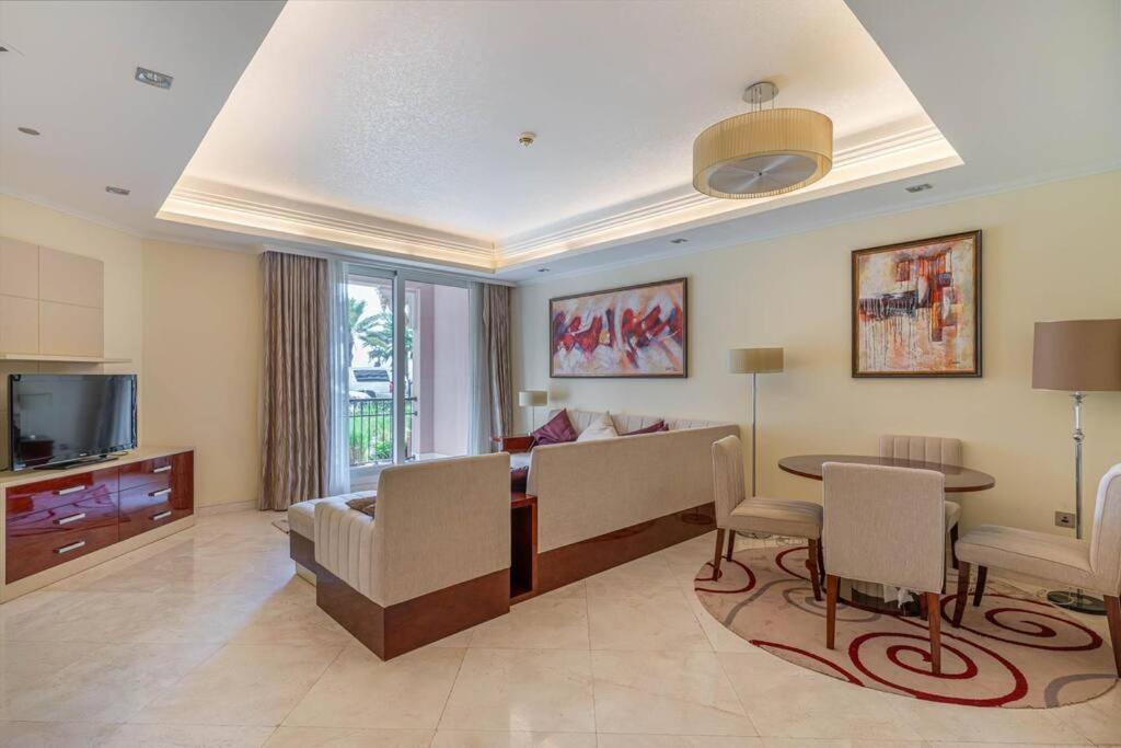 Luxury 1 Bedroom With A Private Beach Taj Granduer Residence At Palm Дубай Экстерьер фото