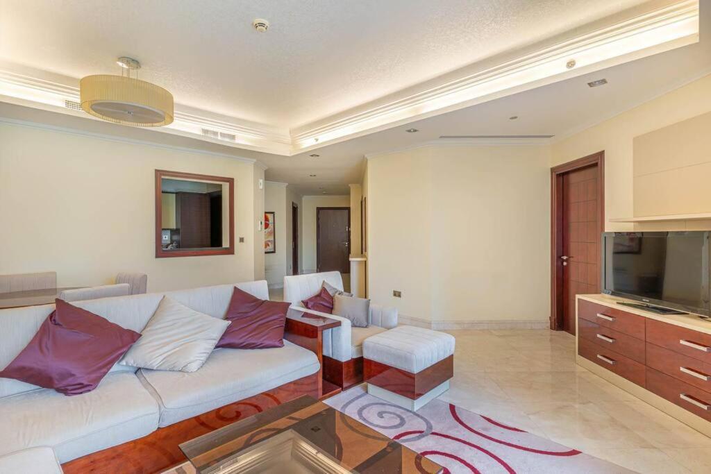 Luxury 1 Bedroom With A Private Beach Taj Granduer Residence At Palm Дубай Экстерьер фото