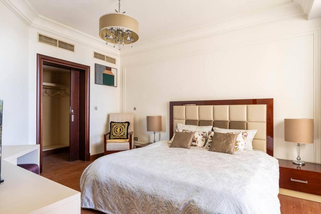 Luxury 1 Bedroom With A Private Beach Taj Granduer Residence At Palm Дубай Экстерьер фото